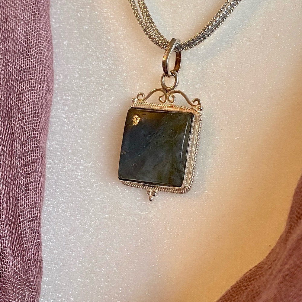 Labradorite pendent - Picture 2 of 5